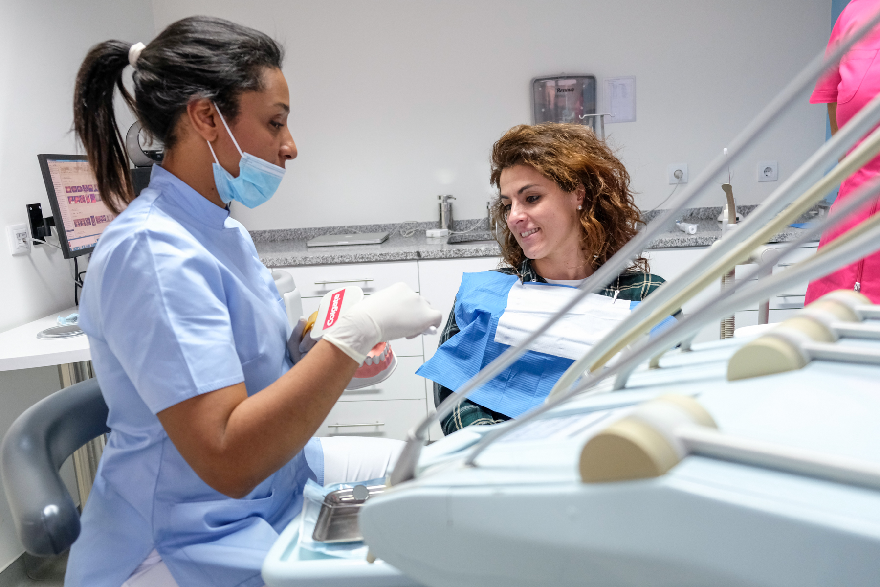 Saúde Oral da Mulher – Esteja atenta às alterações físicas na sua boca - AP  Clínica Dentária